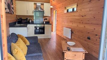 Classic Cabin | Living area | Flat-screen TV