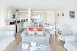 10 Fernlea Court | Living room | Flat-screen TV, DVD player - 10 Fernlea Court (St Ives)