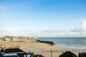 10 Fernlea Court | Beach/ocean view - 10 Fernlea Court (St Ives)