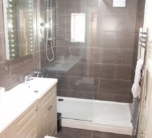 The Stables | Bathroom | Hair dryer, bathrobes, towels, toilet paper - Jockhedge Holiday Cottages (Skegness)
