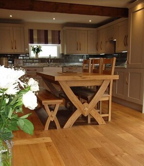 The Rose | Soundproofing, iron/ironing board, free WiFi, bed sheets - Jockhedge Holiday Cottages (Skegness)