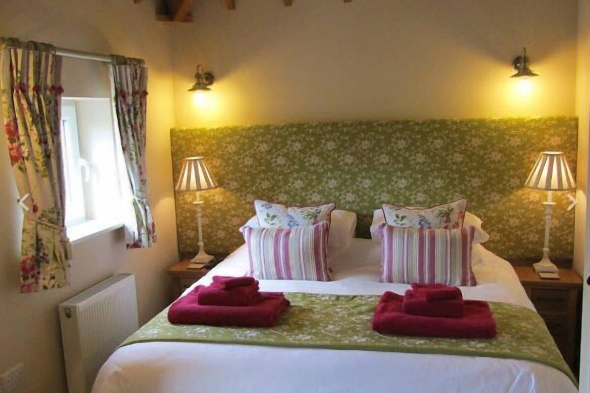 Soundproofing, iron/ironing board, free WiFi, bed sheets