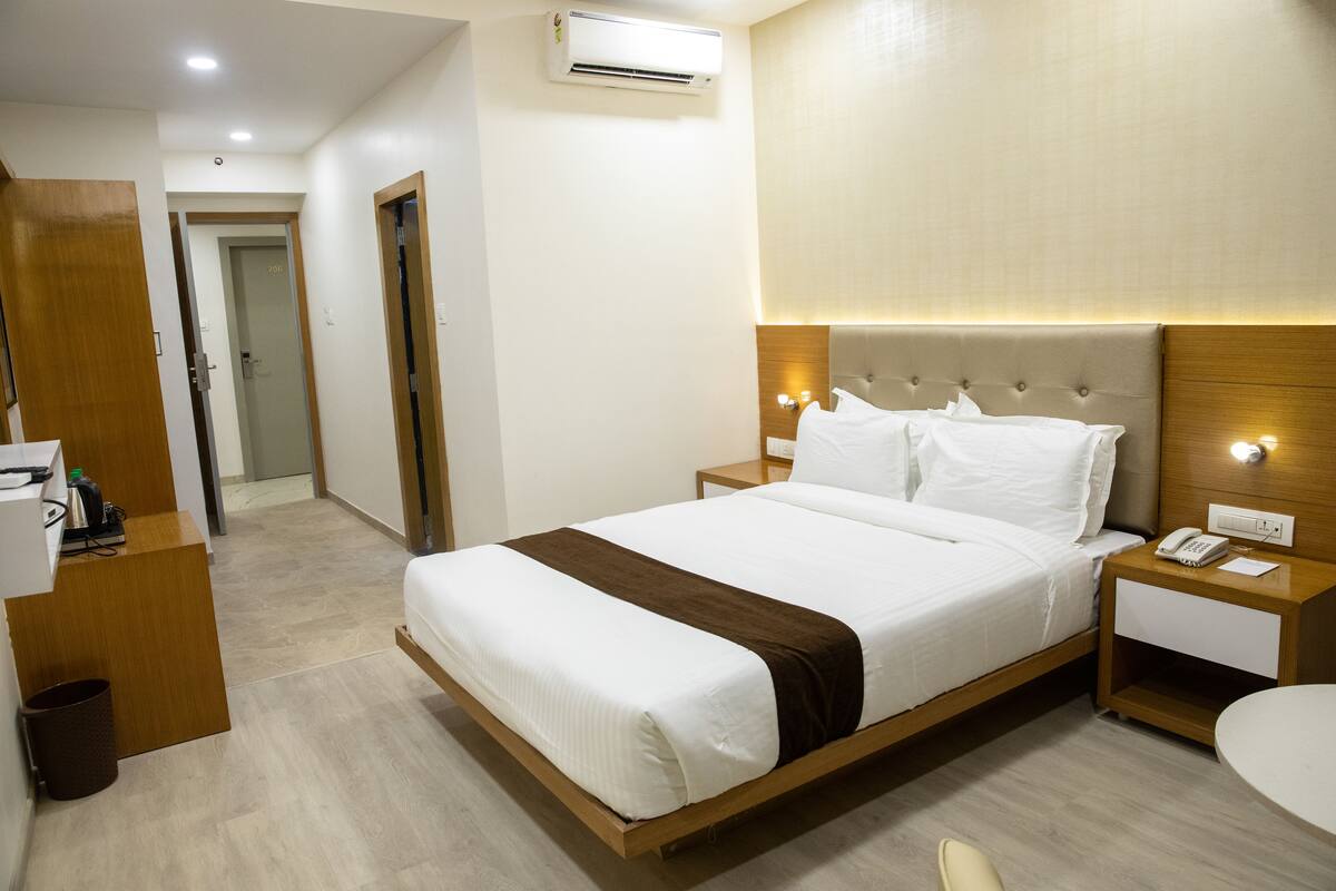 Deluxe Double Room | Premium bedding, desk, laptop workspace, rollaway beds (surcharge)