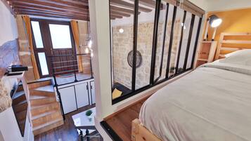 2 slaapkamers, een kluis op de kamer, een strijkplank/strijkijzer