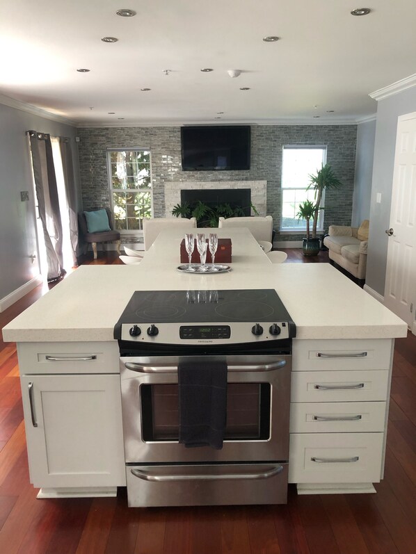 Interior - 5 Bedroom House - MGM National Harbor - Top Golf (Fort Washington)