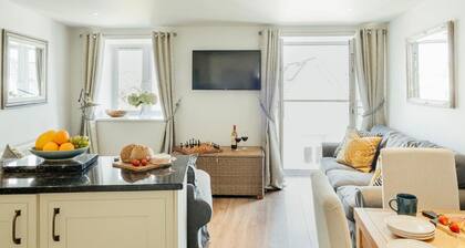 8 Sunday School Court