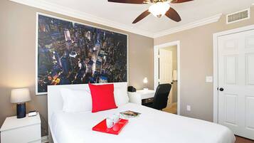 2 Schlafzimmer, hochwertige Bettwaren, Schreibtisch