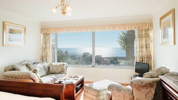 Trebah | Living room | Flat-screen TV