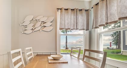UUSI! Moderni Torch Lake Cottage w / Dock & Fire Pit!