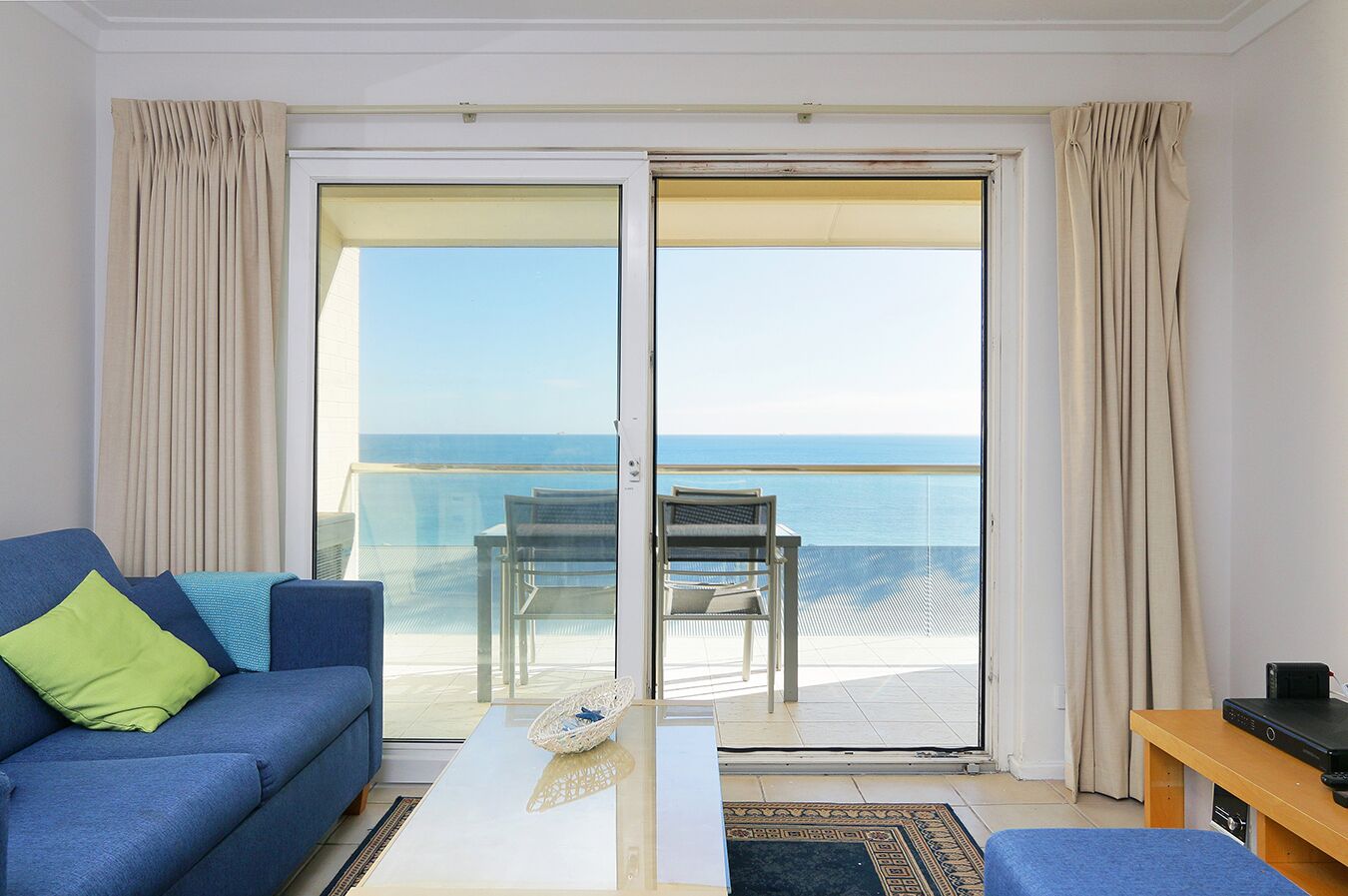 Beautiful 2 Bedroom Oceanfront Apartment