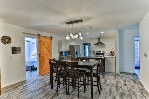 Camp Oakie Sleeps 10 on canal with dock with direct access to Homosassa River