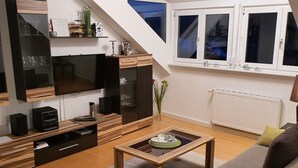 Apartment (Wohnung 3) | Living area | 100-cm flat-screen TV with cable channels, TV, Netflix