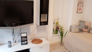 Apartment (Wohnung 1) | 1 bedroom, hypo-allergenic bedding available, iron/ironing board