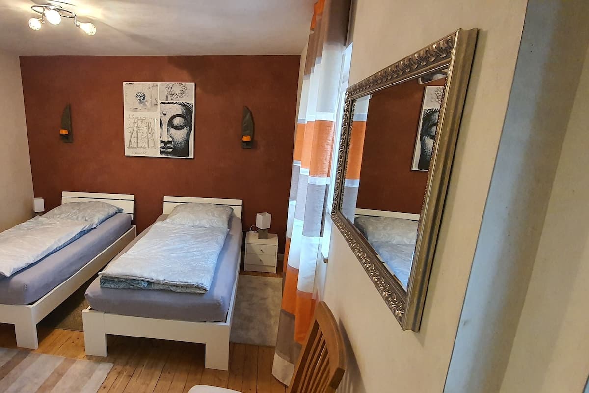 Apartment (Wohnung 2) | 1 Schlafzimmer, Allergikerbettwaren, Bügeleisen/Bügelbrett