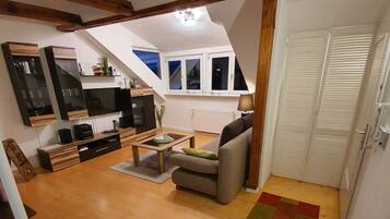 Apartamento (Wohnung 3) | Zona de estar | Una televisión de pantalla plana, Netflix, servicios de streaming