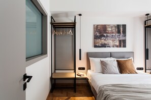 Apartment | 3 bedrooms, desk, laptop workspace, blackout curtains - UPSTREET Modern Minimalist 3BD Apt-Hilton (Athens)