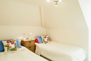 Mylor | 2 bedrooms, free WiFi, bed sheets