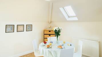 Ferienhaus | Essbereich im Zimmer