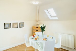 Mylor | In-room dining - Mylor (Penzance)