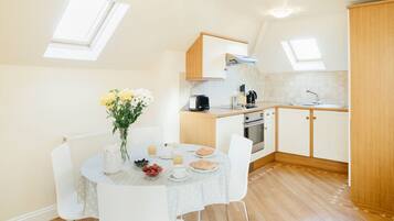 Mylor | In-room dining