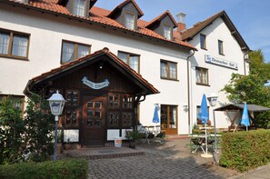 ด้านหน้าที่พัก