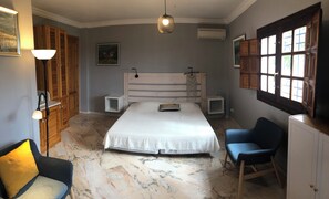 4 habitaciones, escritorio, tabla de planchar con plancha y wifi gratis 