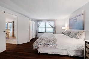 4 室のベッドルーム、アイロン / アイロン台、WiFi、ベッドシーツ