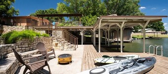 Paradise Cove- Lakefront on a Cove w/Guest Cottage