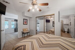 4 habitaciones, tabla de planchar con plancha, wifi y ropa de cama 