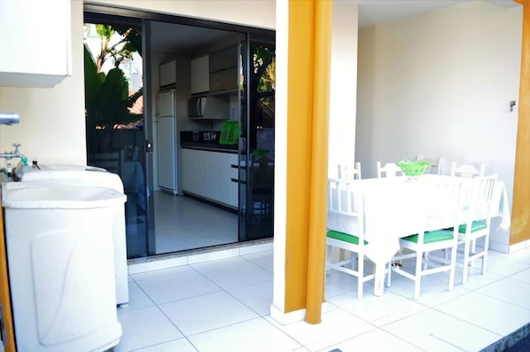 Outdoor dining - House Rentals Dona Leia (Itapema)