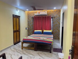 Free WiFi, bed sheets - Nimmu House (Kumta)