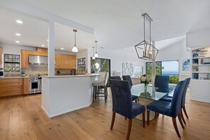 Fridge, microwave, oven, stovetop - Summerland Sea View - Ocean Views (Summerland)