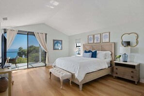 4 bedrooms, iron/ironing board, WiFi, bed sheets - Summerland Sea View (Summerland)