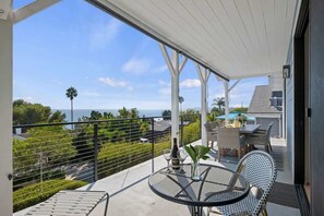 Outdoor dining - Summerland Sea View (Summerland)