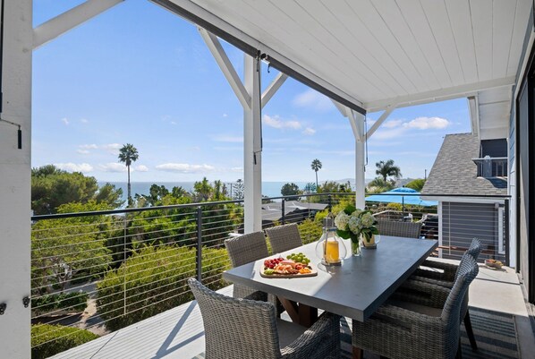 Outdoor dining - Summerland Sea View - Ocean Views (Summerland)