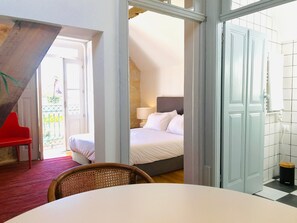 Ferros/tábuas de passar roupa, Wi-Fi de cortesia, roupa de cama