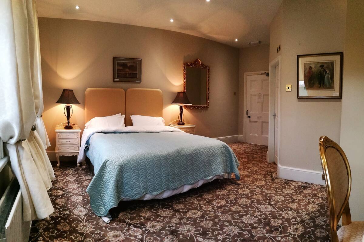 Individually decorated, individually furnished, desk, free WiFi