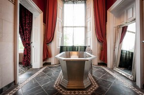 Executive Double Room | Bathroom | Shower, free toiletries, towels, soap - Alfreton Hall (Alfreton)