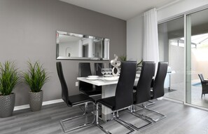 Dining - Modern 4BR Home, Private Pool, BBQ, Resort Amenities, 15min to Disney (Davenport)