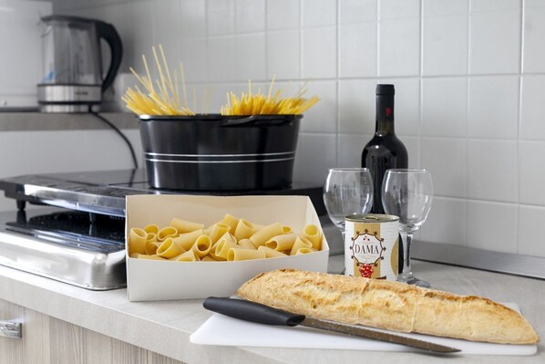 Fridge, oven, stovetop, coffee/tea maker - Boscoreale Vanilla Flat x4 FREE PARKING (Boscoreale)