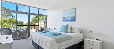 3 bedrooms, iron/ironing board, Internet, bed sheets