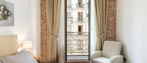 2 slaapkamers, een strijkplank/strijkijzer, internet, beddengoed