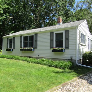 Exterior - Sweet Southampton cottage (Southampton)