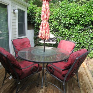 Outdoor dining - Sweet Southampton cottage (Southampton)