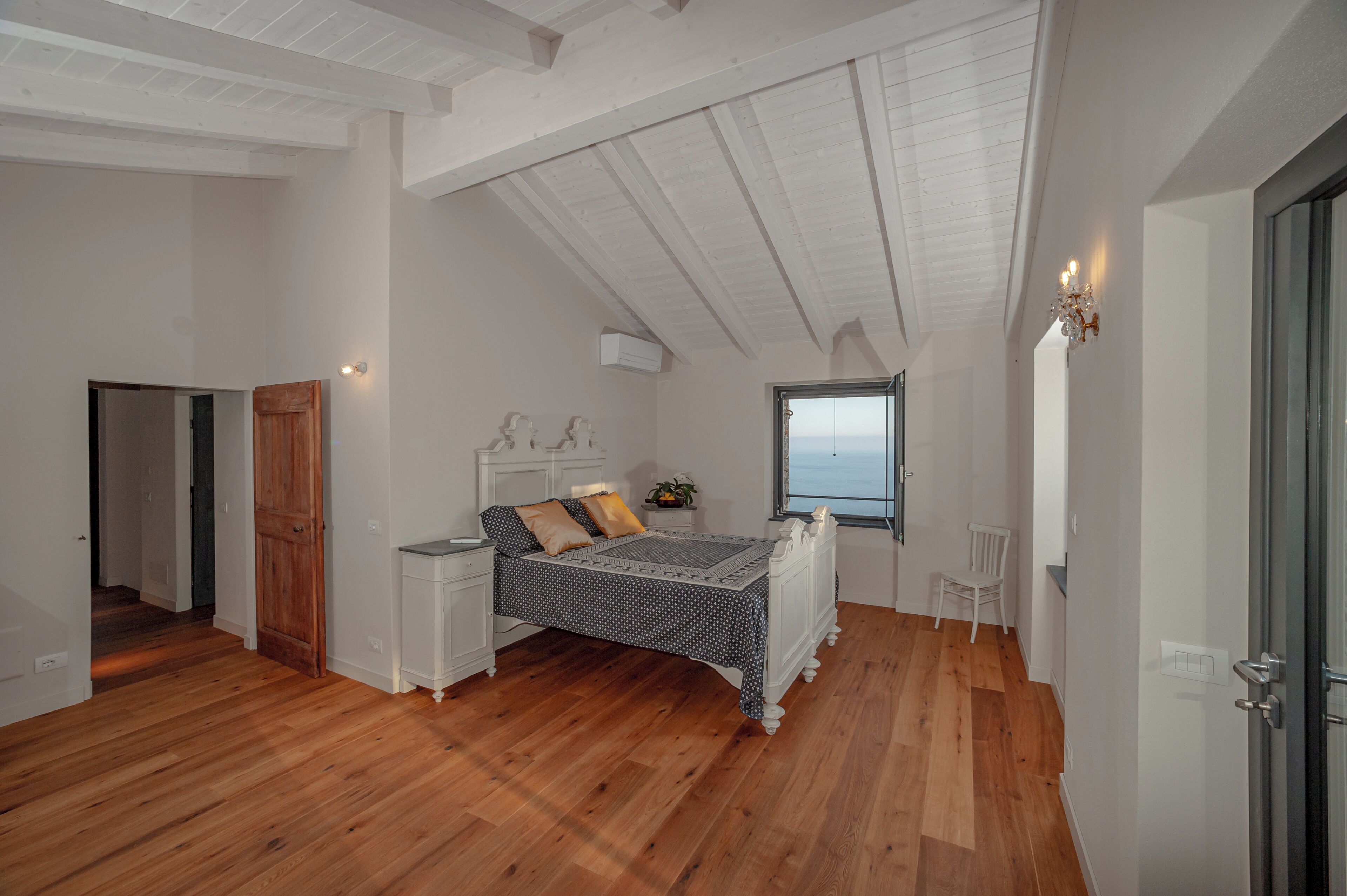 3 bedrooms, iron/ironing board, WiFi (free), bed sheets