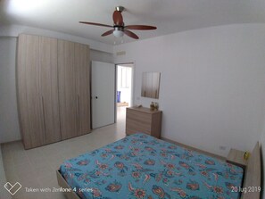 3 bedrooms, iron/ironing board, bed sheets