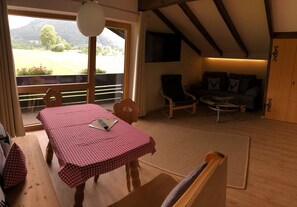 公寓, 阳台 | 起居区 | 平板电视