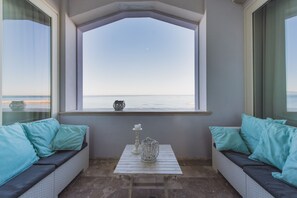 Télévision à écran plat