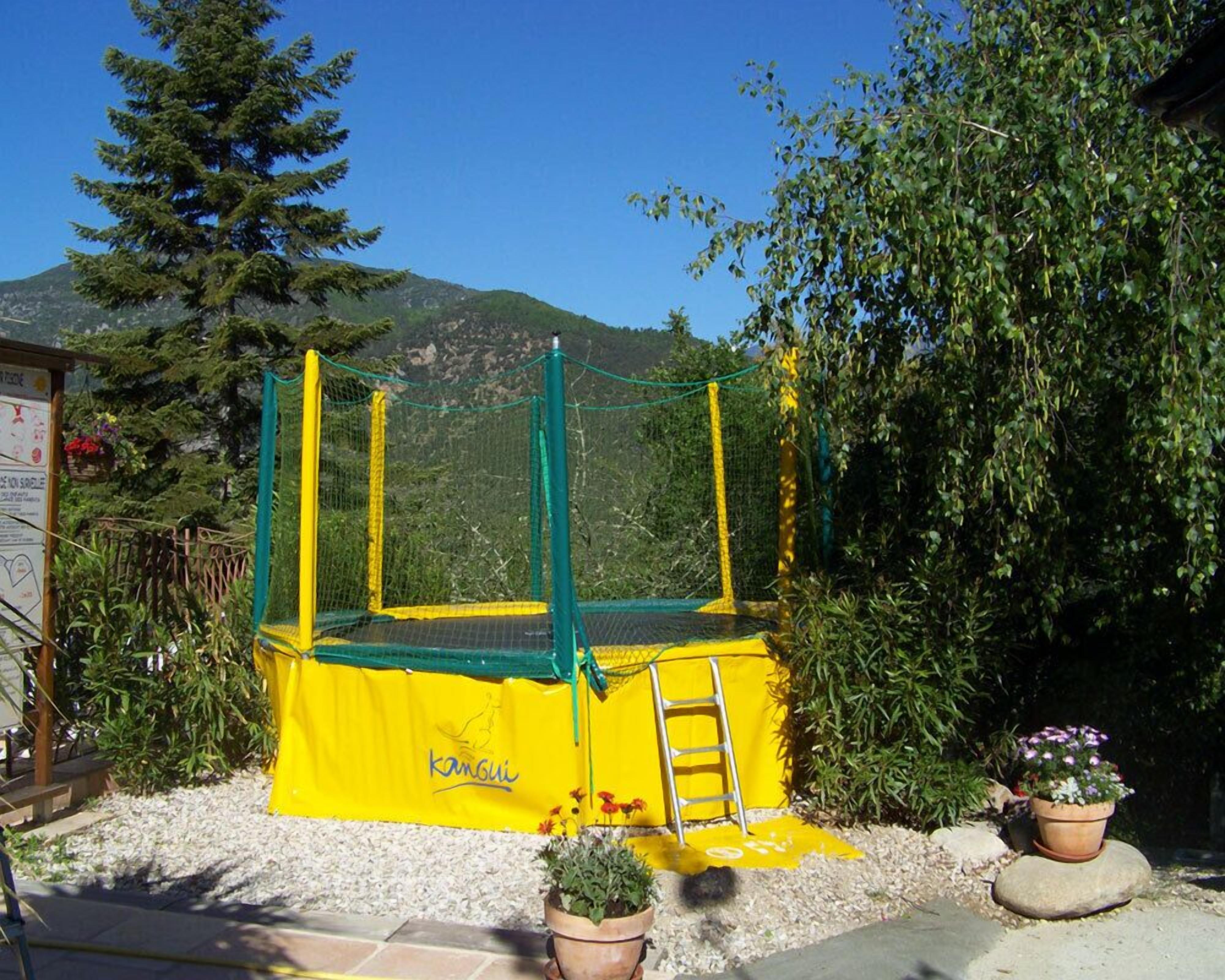 Tempat bermain anak - outdoor