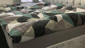 2 bedrooms, iron/ironing board, WiFi